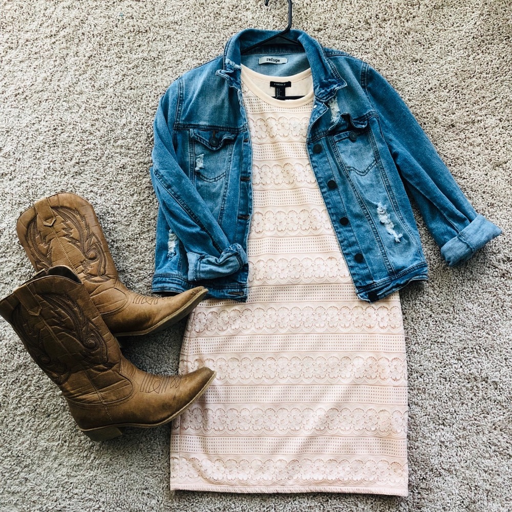 Beautiful lace dress from Forever21!